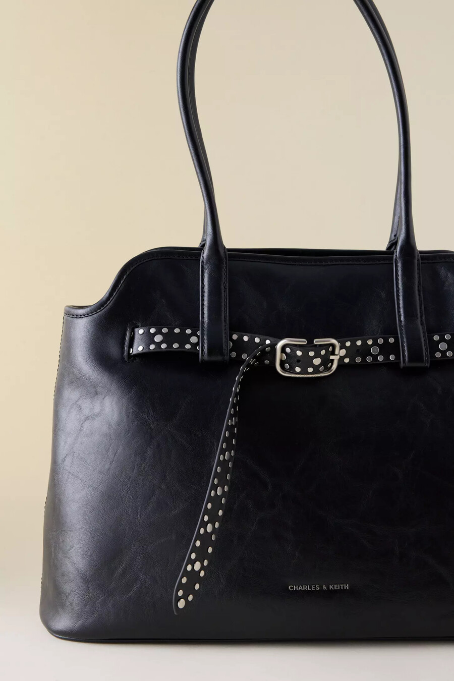 bolso tote con cinturón victoria de charles keith