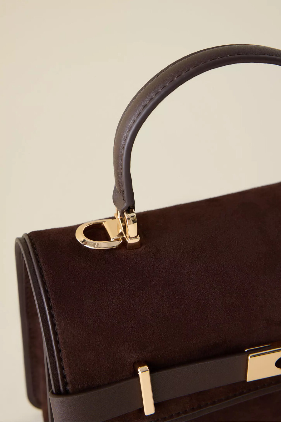 bolso de mano con cinturón y asa superior de charles keith arlet
