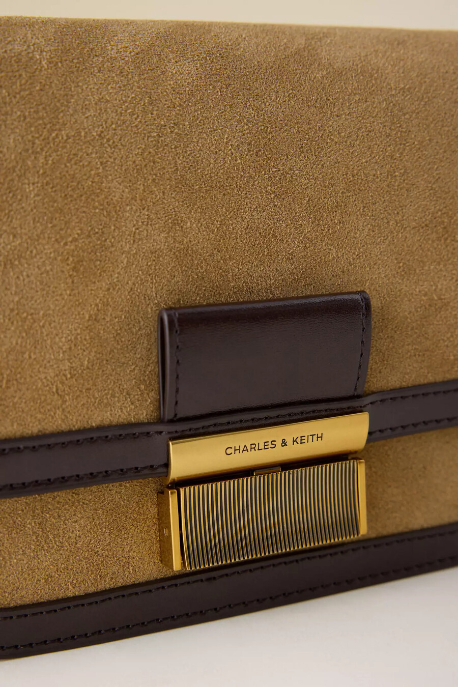bolso bandolera de ante reciclado charles keith charlot