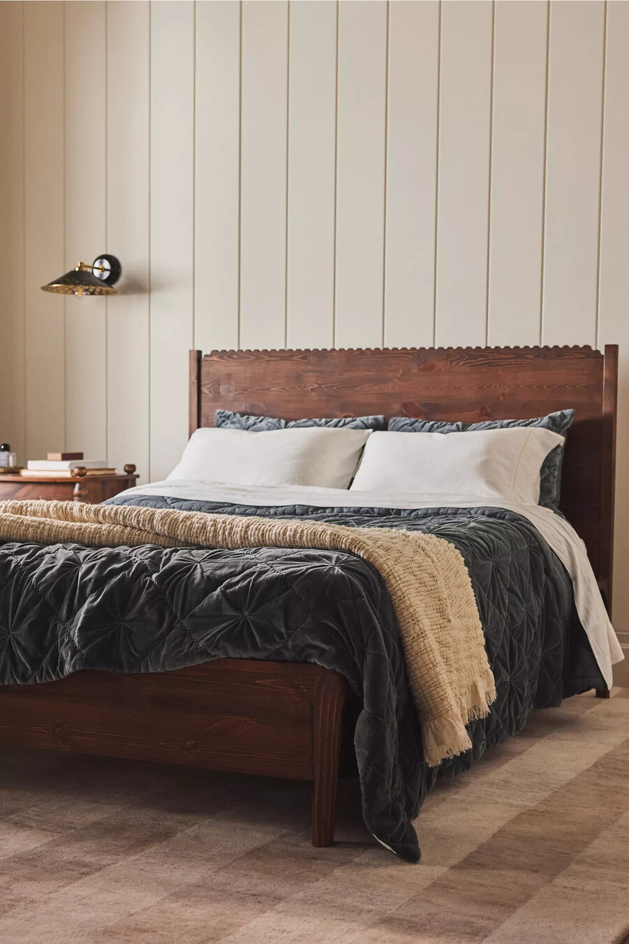 estructura de cama de madera aria