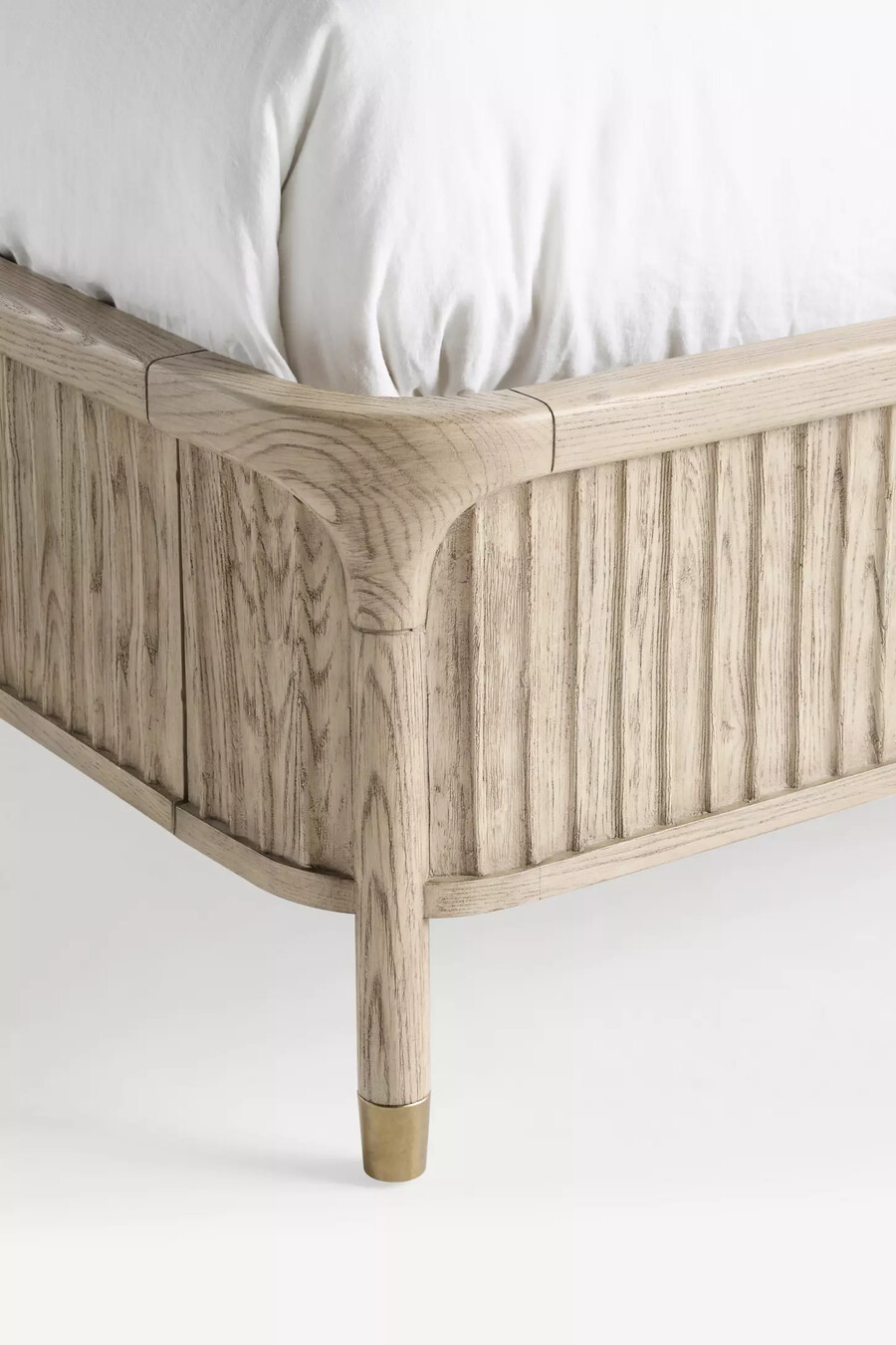la cama de madera estriada isla