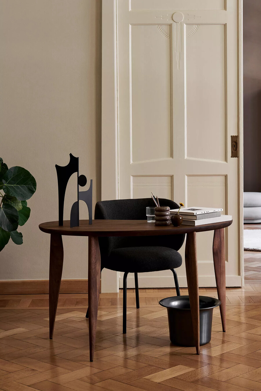 escritorio feve de nogal de ferm living