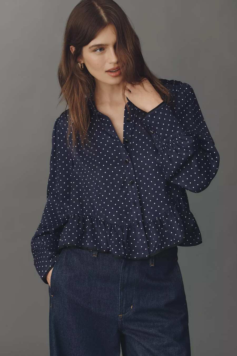 camisa de botones con volantes sedosos de maeve