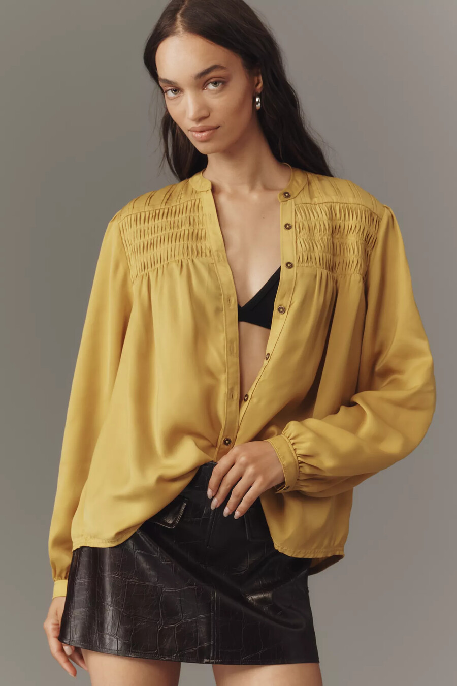 camisa abotonada fruncida de seda pilcro