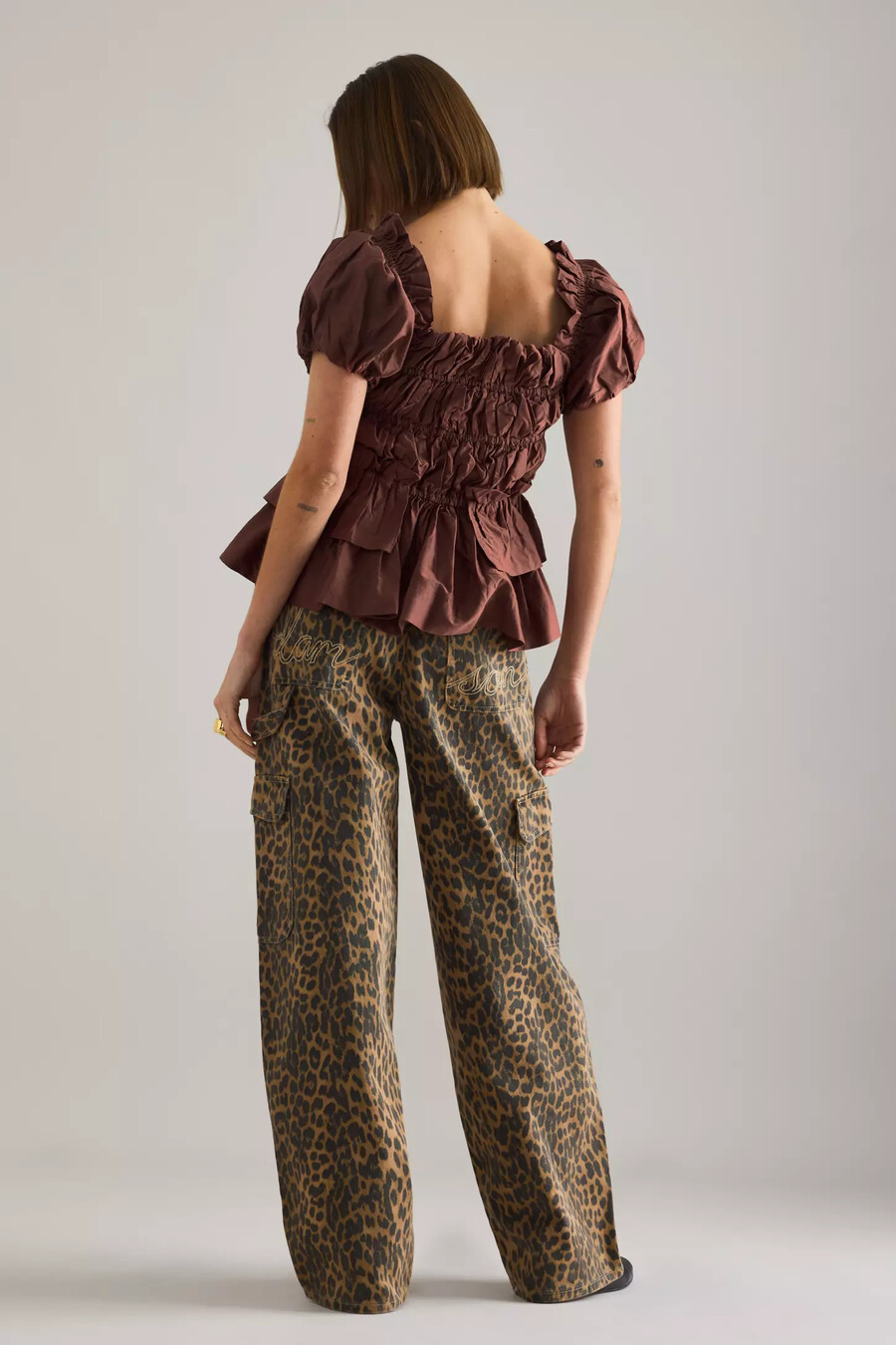 damson madder lyza blusa fruncida con mangas abullonadas