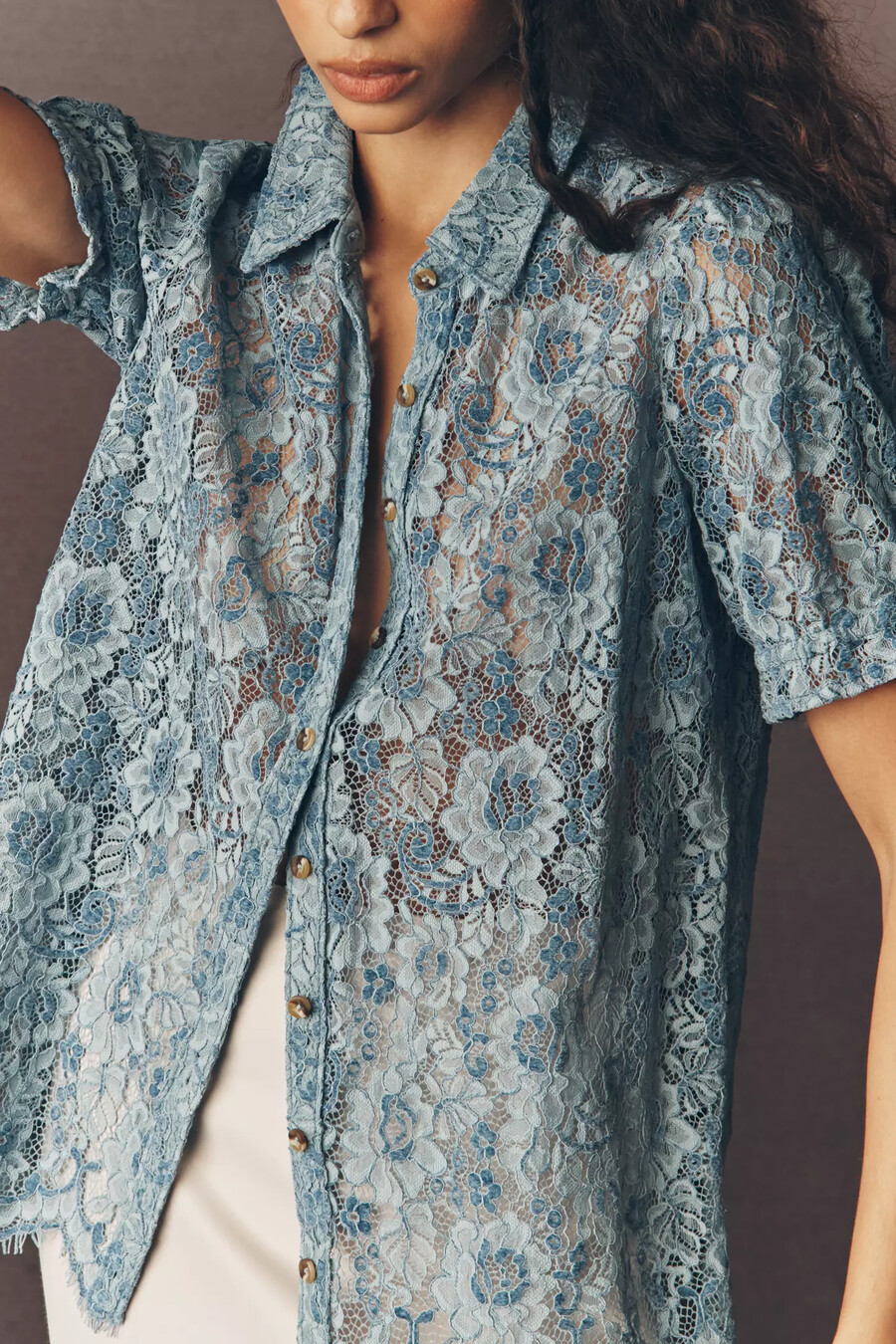 blusa de encaje con mangas abullonadas aly de pilcro