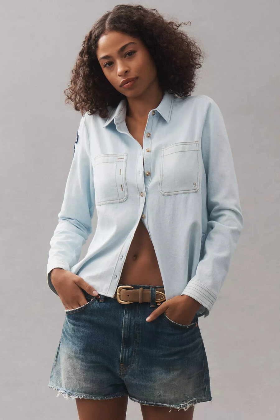 camisa con parche y botones de pilcro