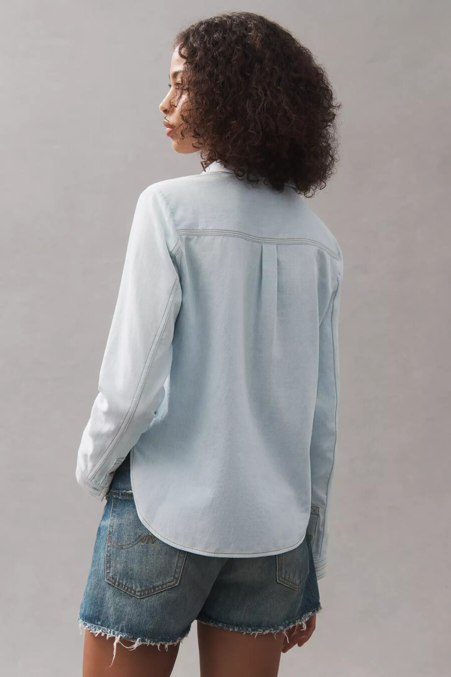 camisa con parche y botones de pilcro