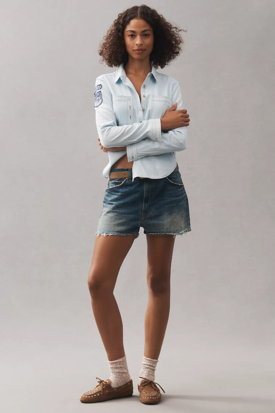 camisa con parche y botones de pilcro