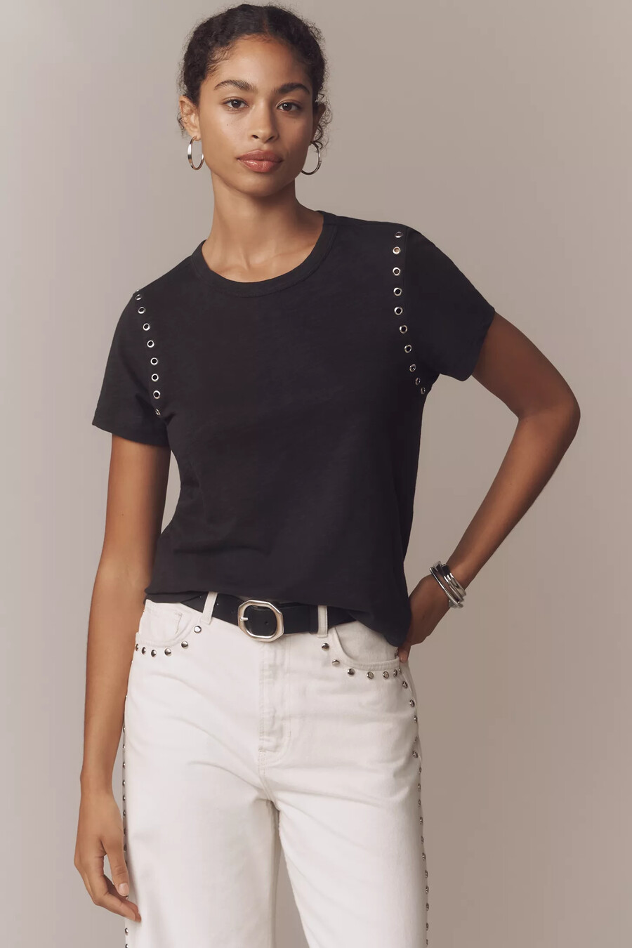 camiseta bennie de algodón flameado con cuello redondo y ojales de pilcro