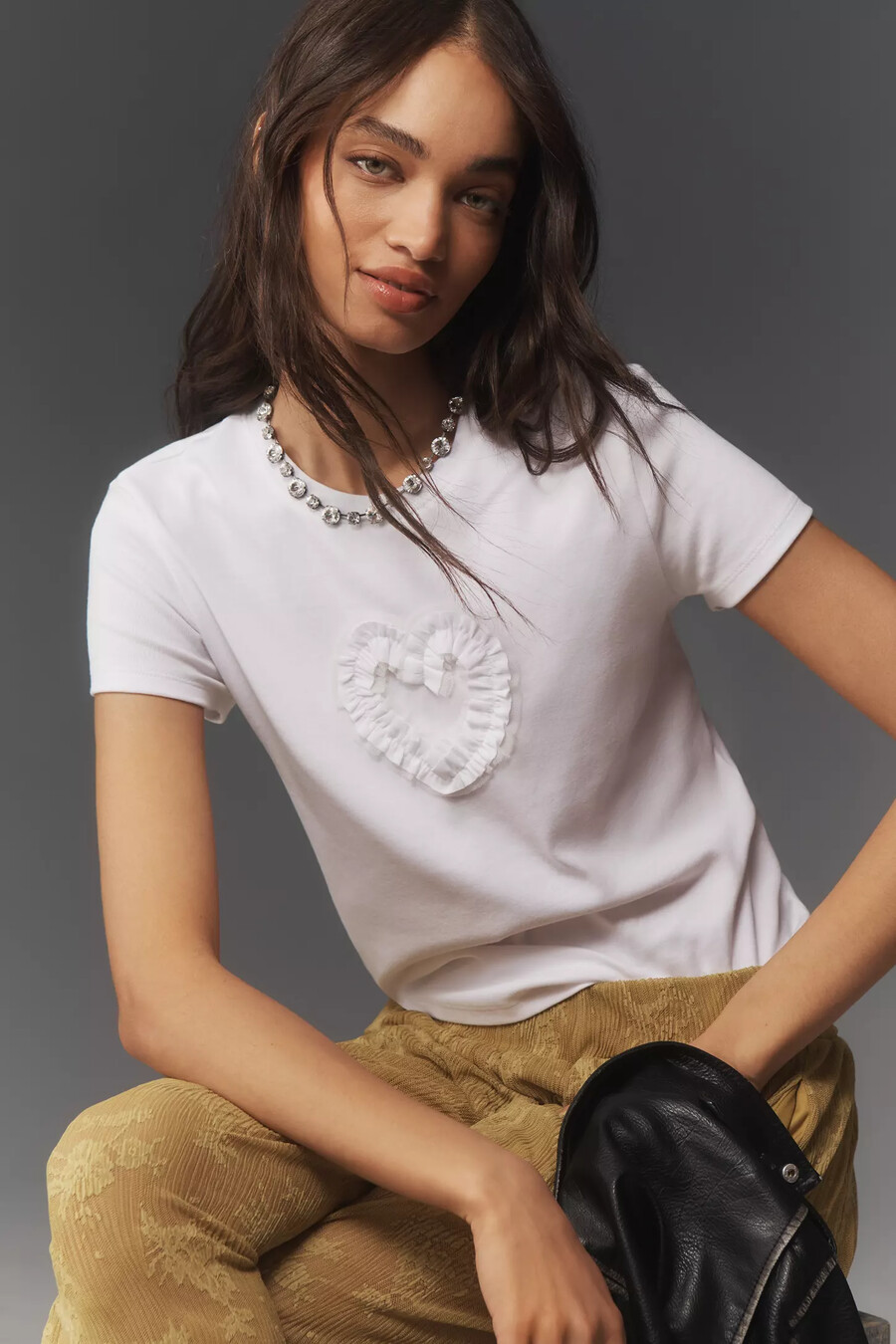 camiseta con volantes de corazón de maeve