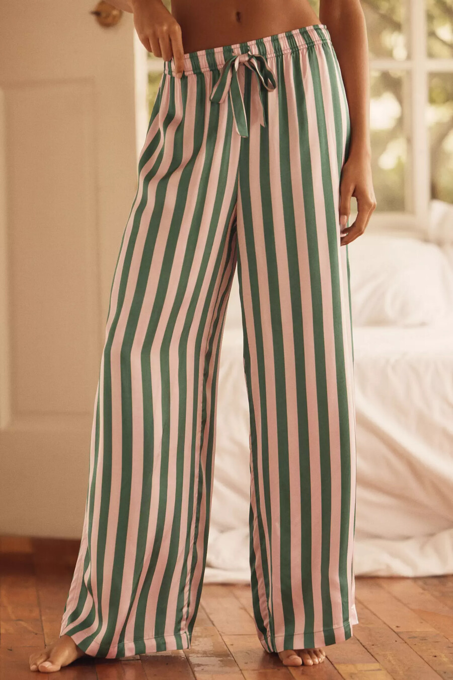 pantalones de pijama sedosos de anthropologie