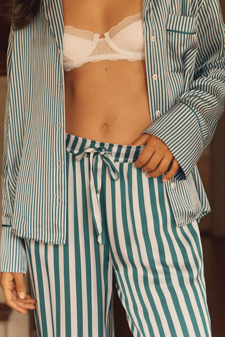 pantalones de pijama sedosos de anthropologie
