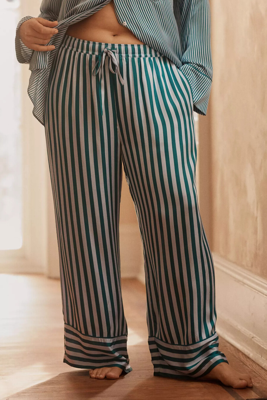 pantalones de pijama sedosos de anthropologie