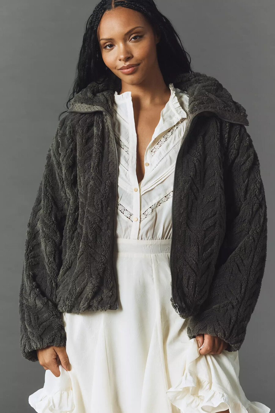 chaqueta de piel sintética con textura pilcro
