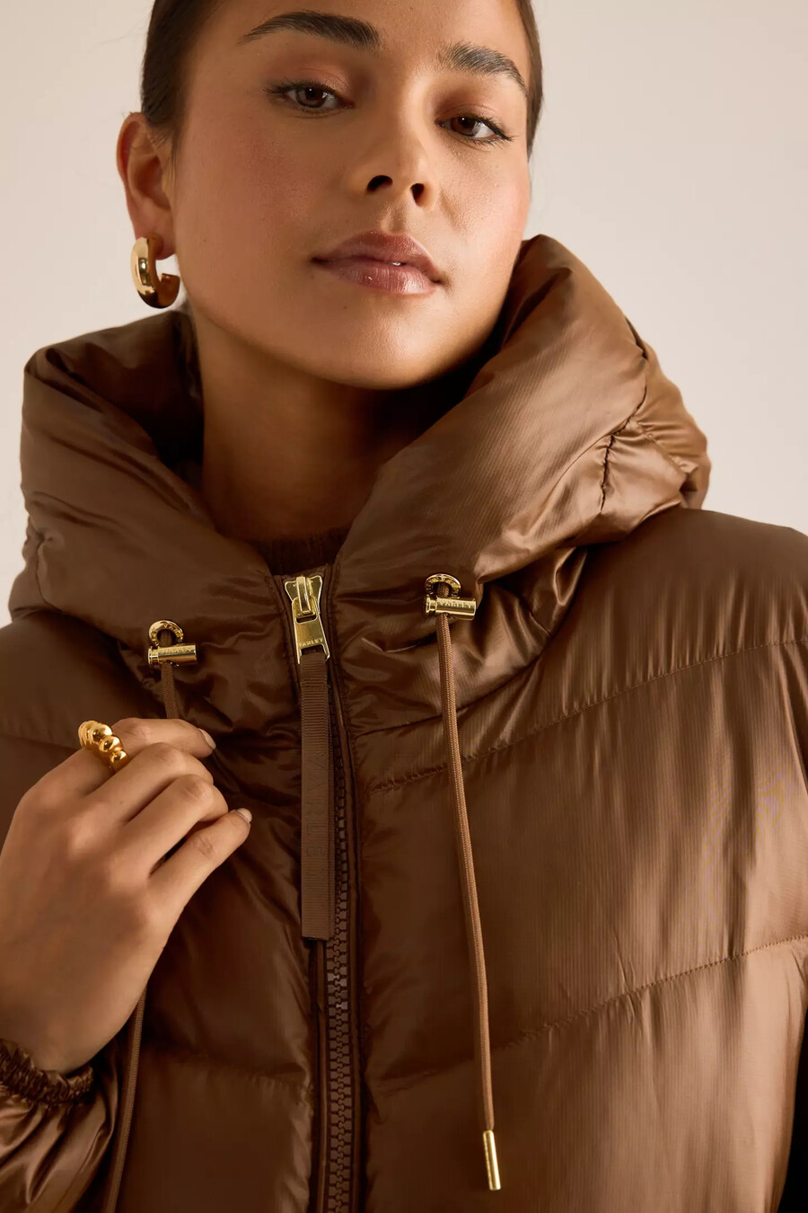 chaqueta ligera de plumón varley madelina