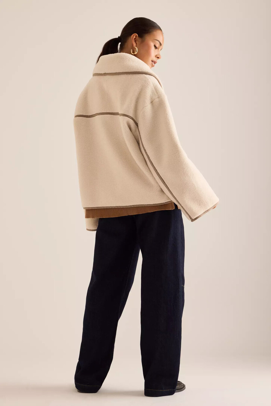 chaqueta sherpa boxy romane de varley