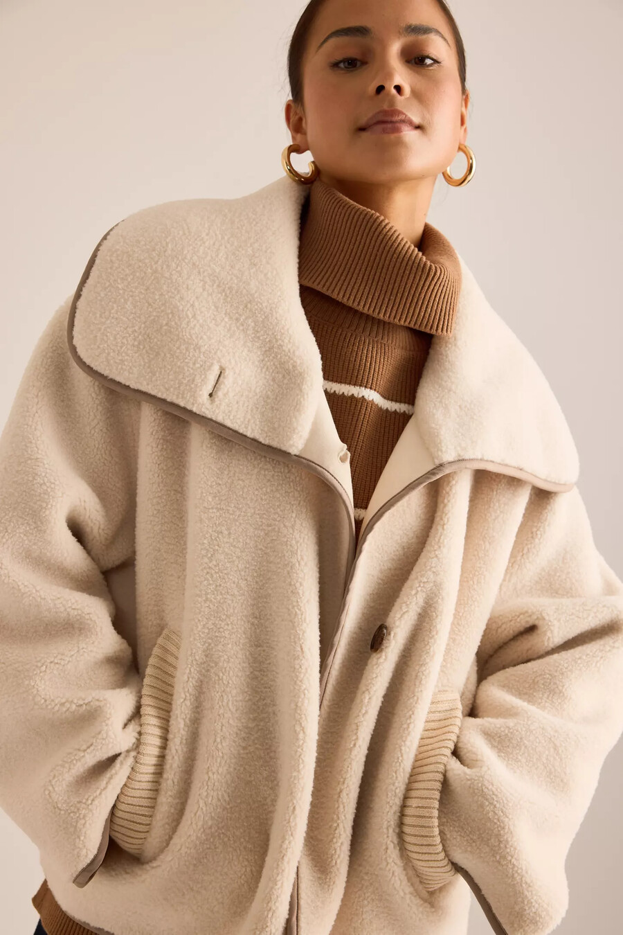 chaqueta sherpa boxy romane de varley