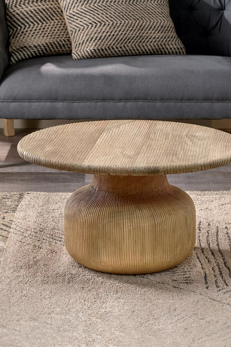 mesa de centro de madera ranurada vivan de nkuku