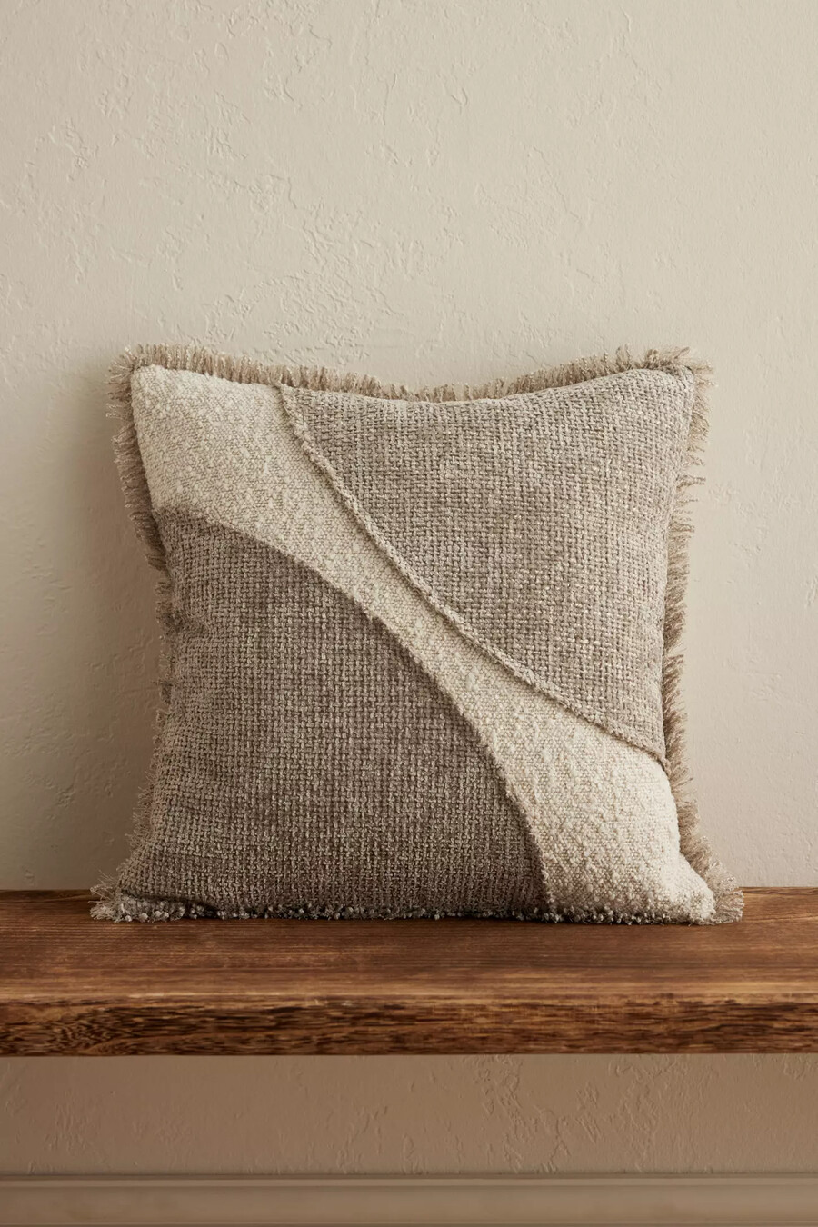 cojín con flecos sienna de ellenvale interiors
