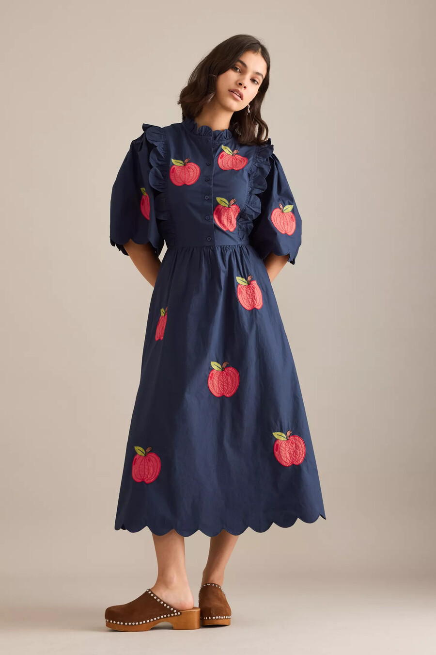 vestido midi bordado stella nova