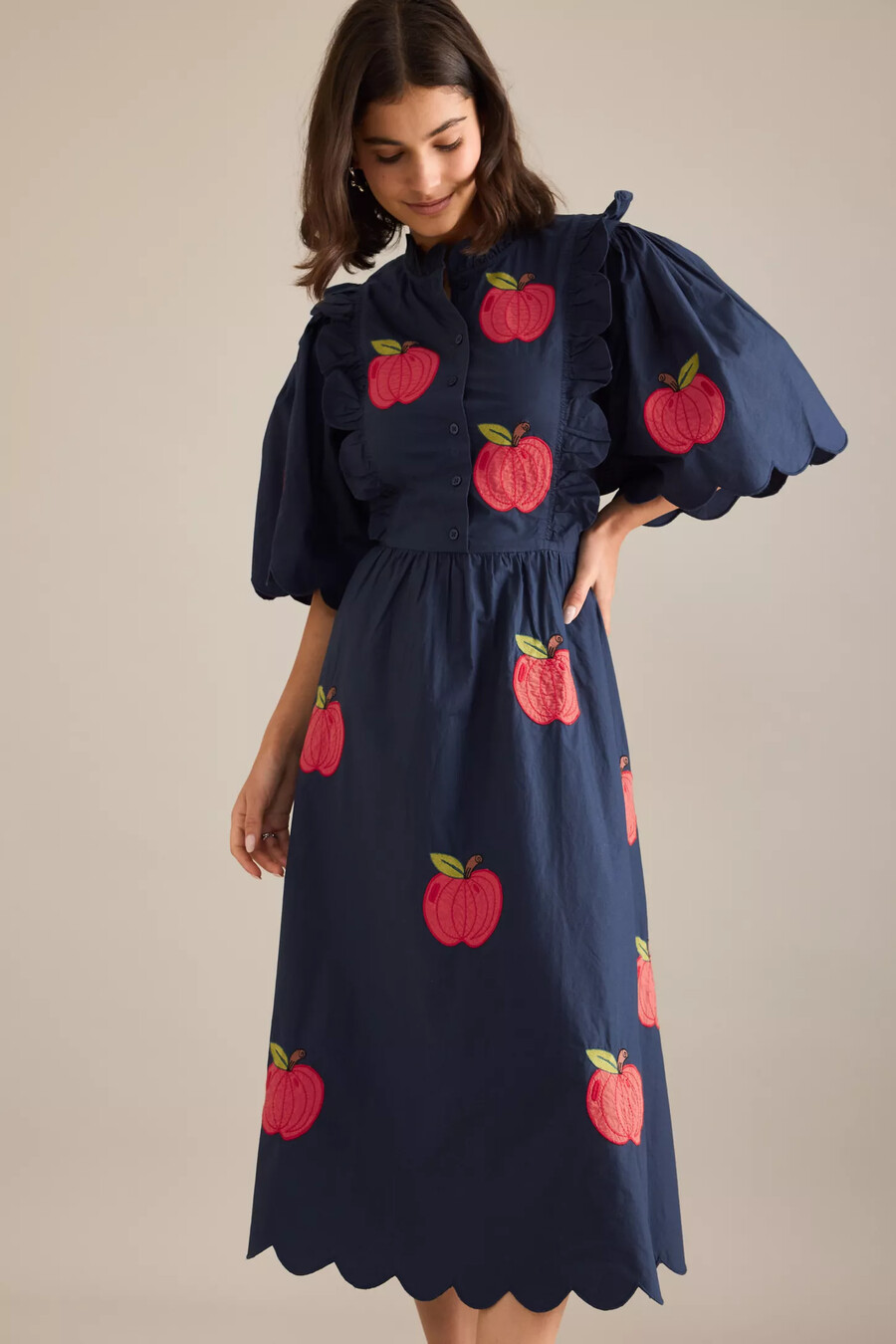 vestido midi bordado stella nova