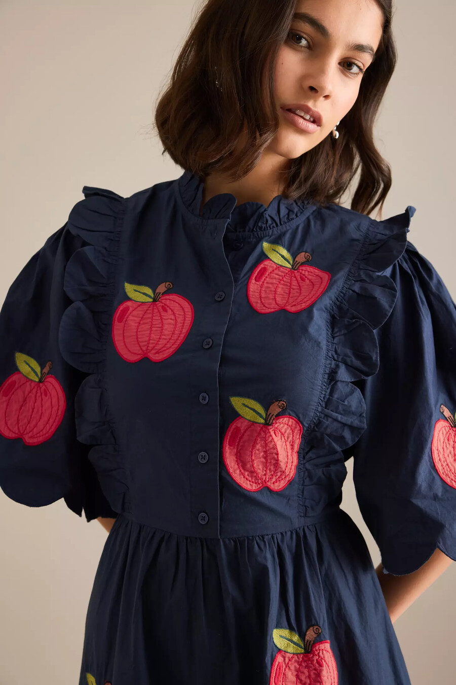 vestido midi bordado stella nova