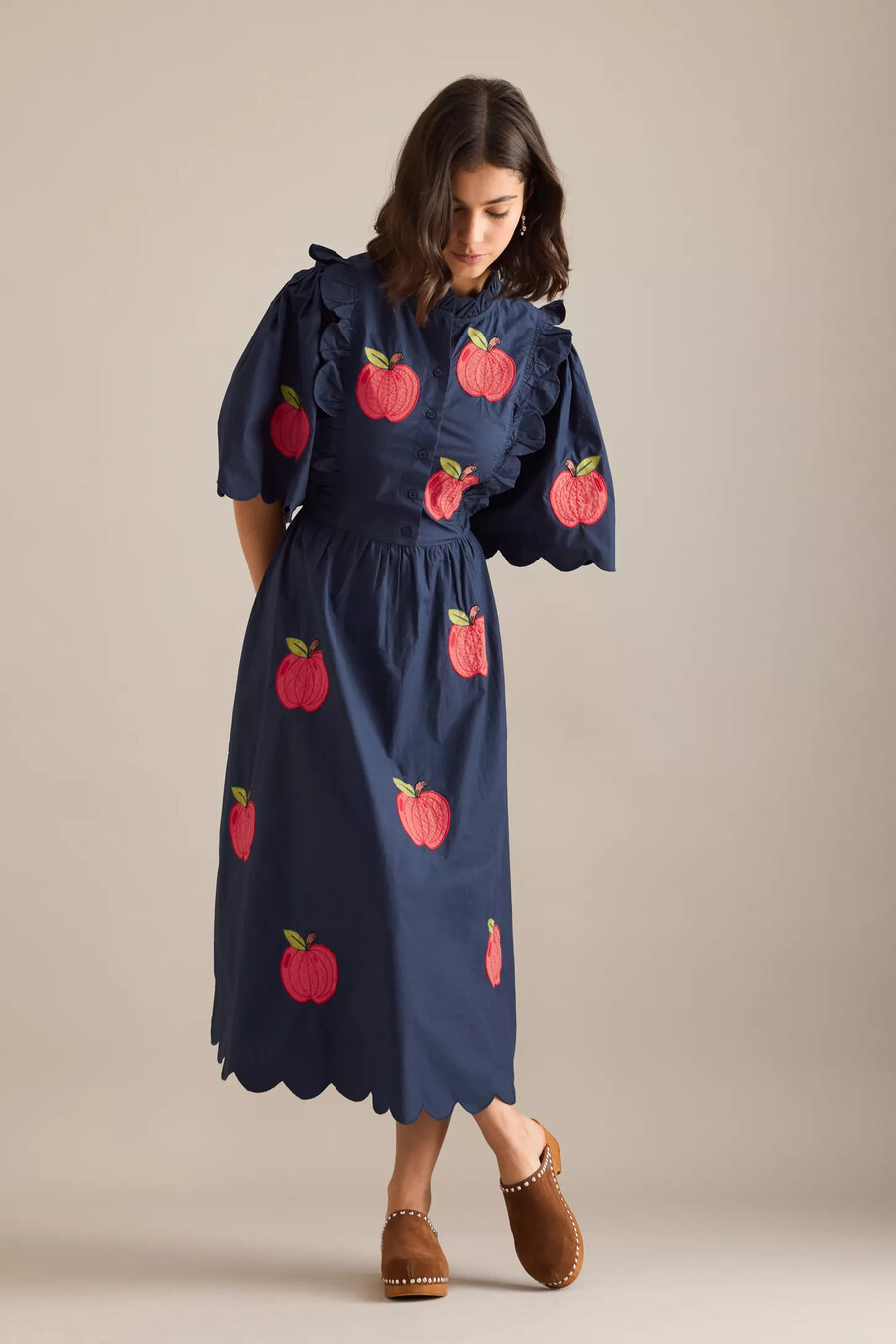 vestido midi bordado stella nova