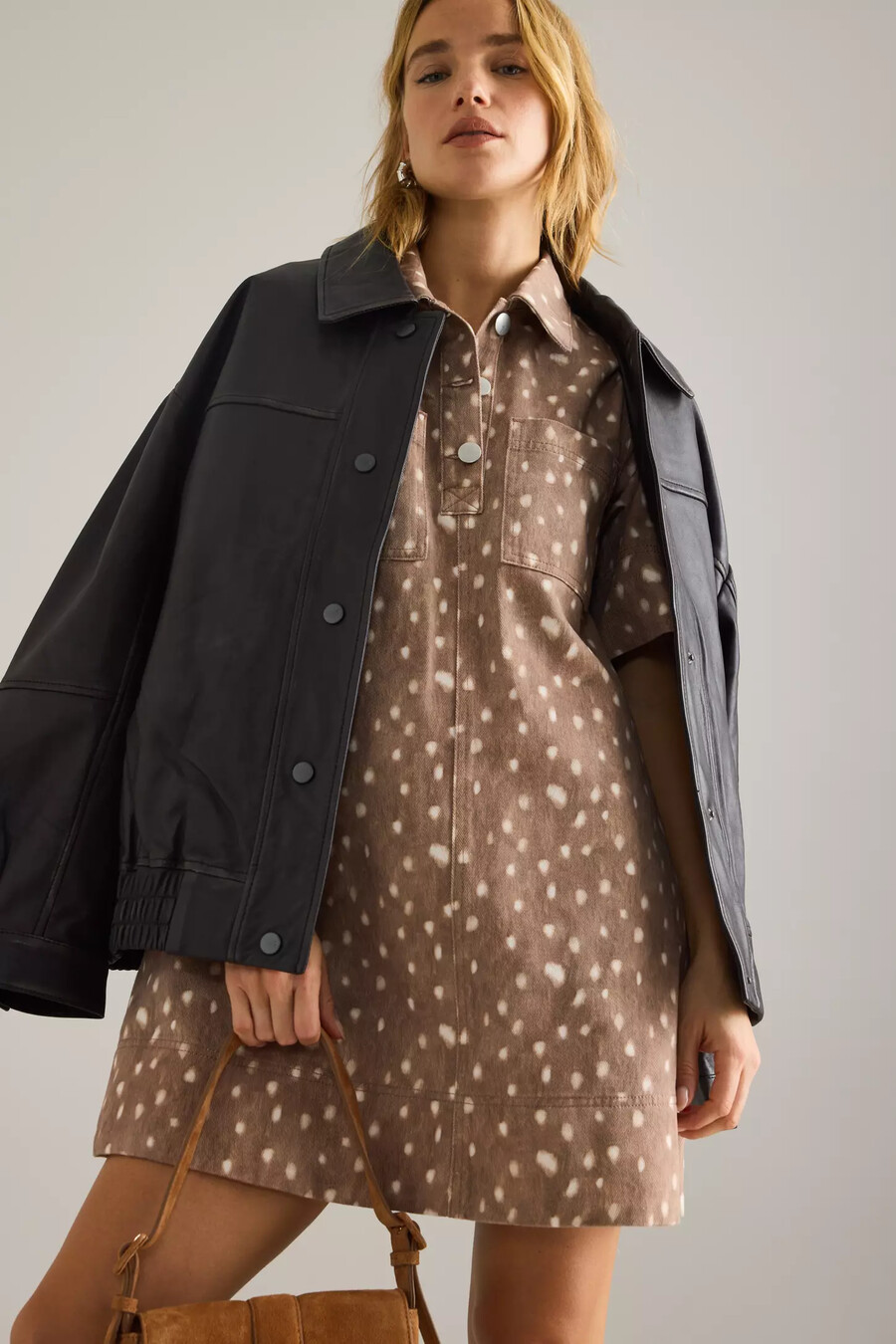 vestido mini de mezclilla con estampado de ciervos de anthropologie