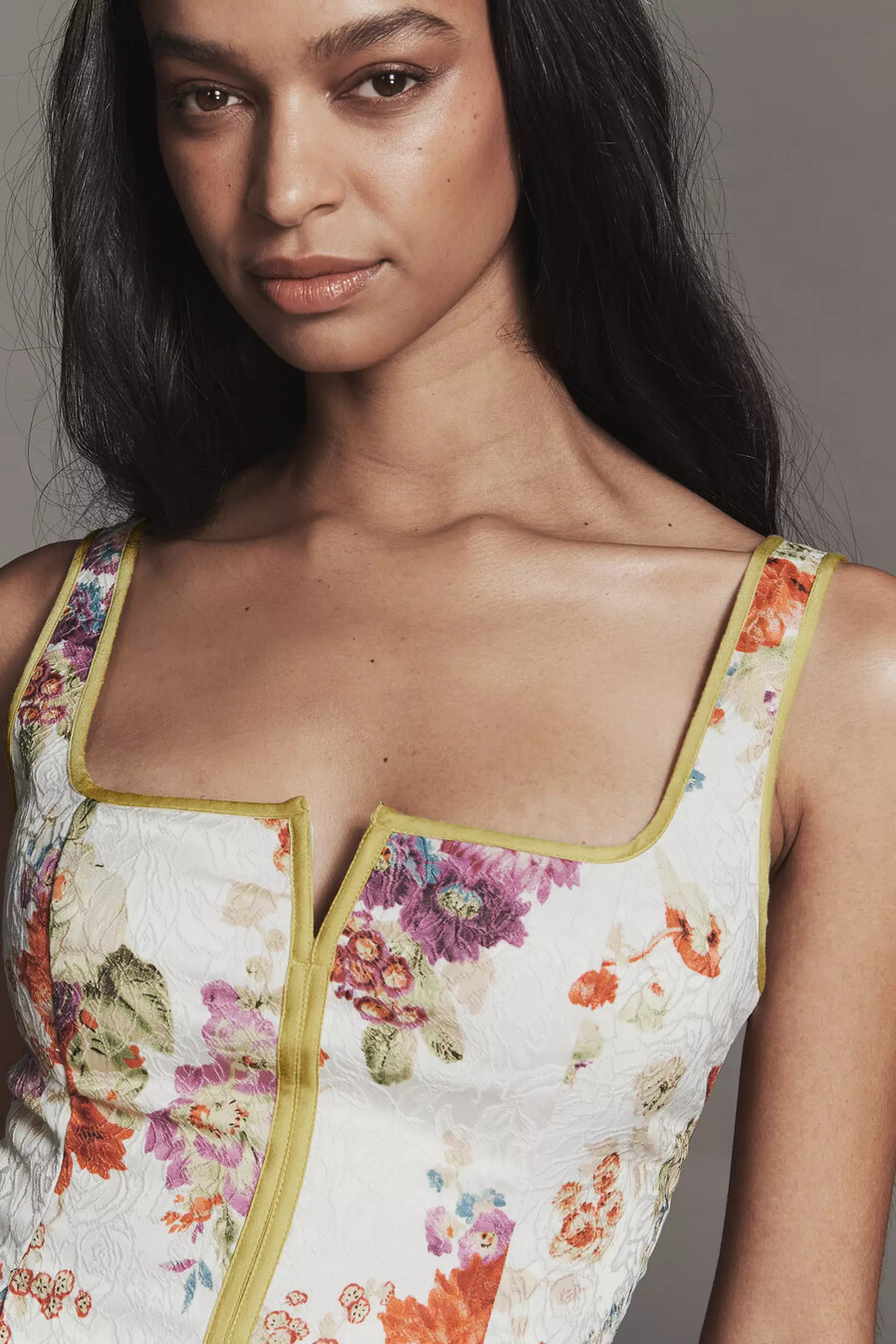 vestido midi floral con ribete y cuello cuadrado de maeve