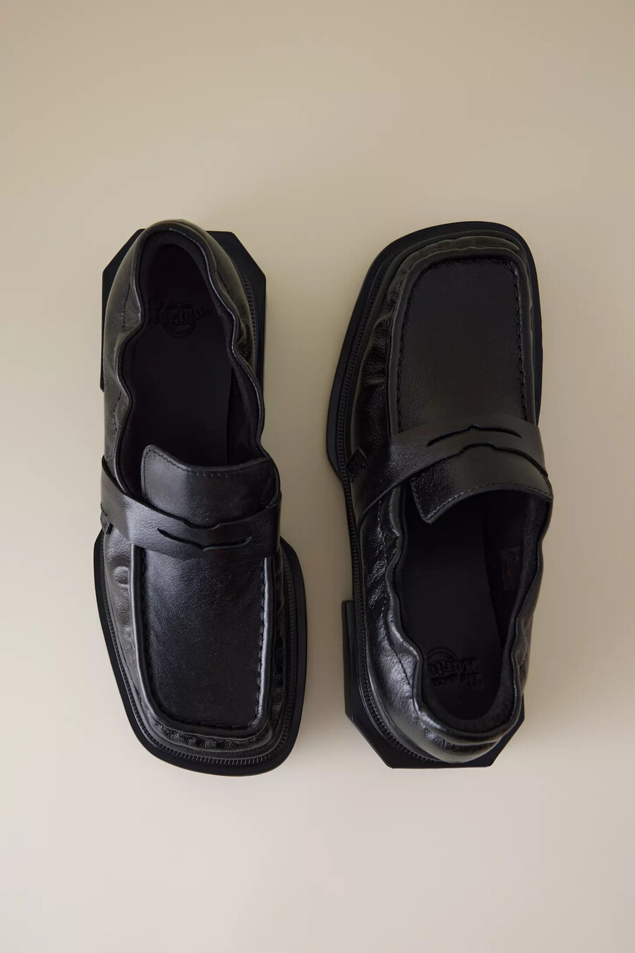 mocasines de cuero fruncidos maybole de dr. martens