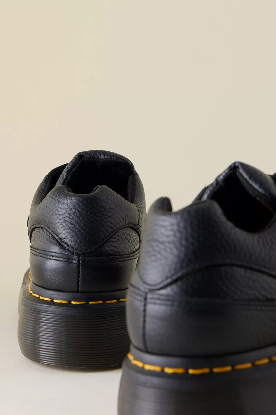 zapatos dr. martens buzz de 5 ojales