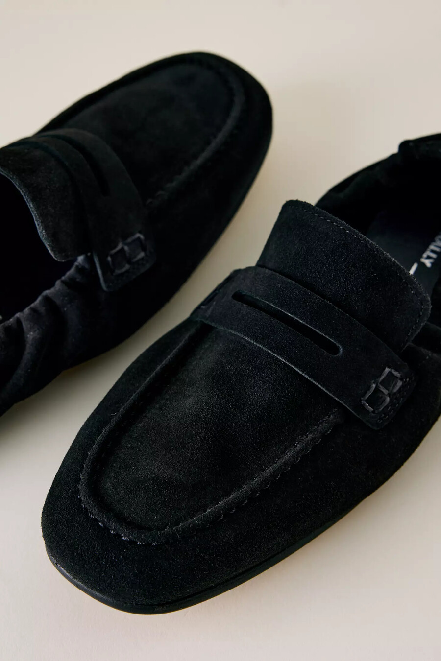 mocasines de vela intencionalmente en blanco