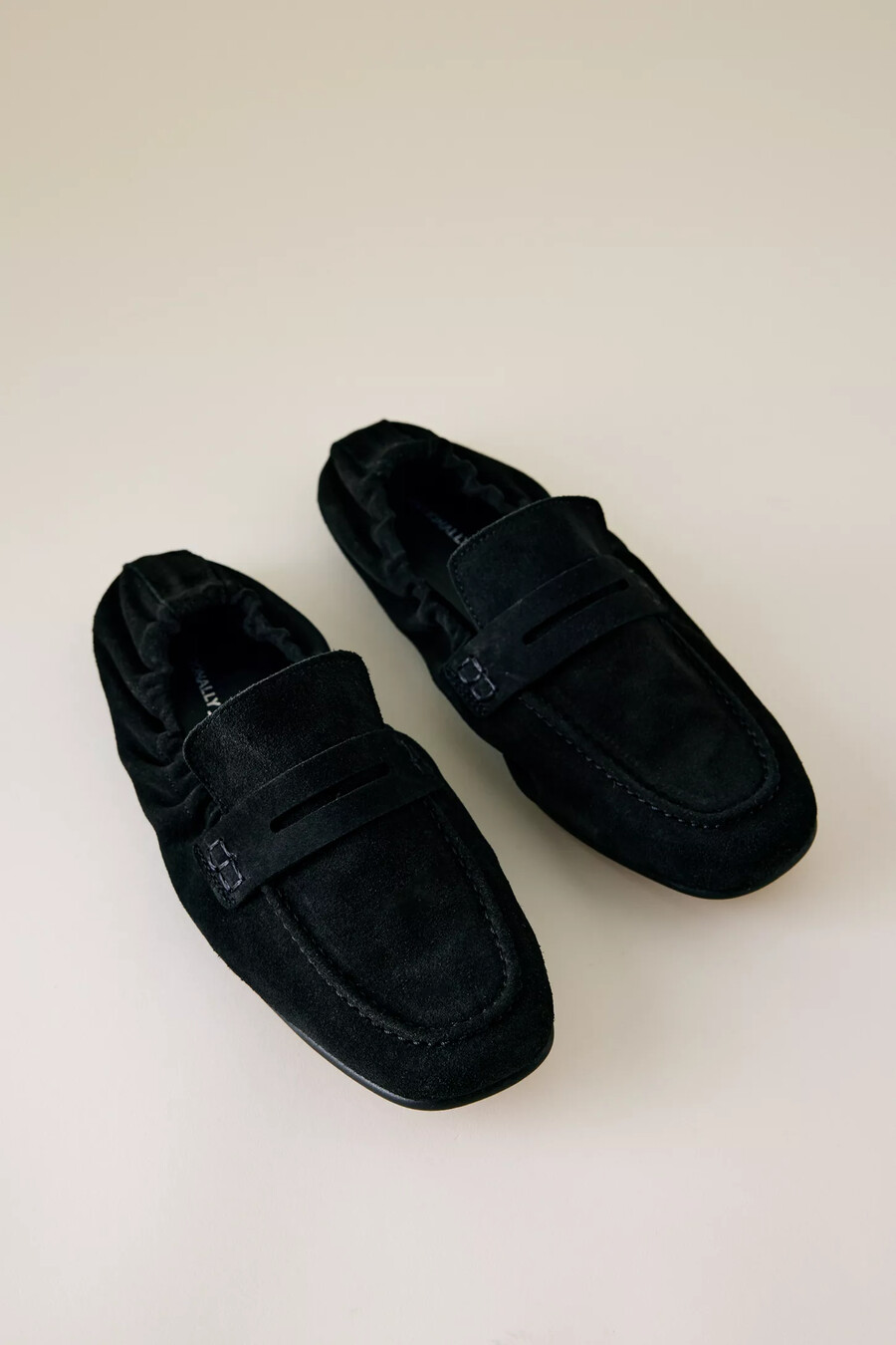 mocasines de vela intencionalmente en blanco