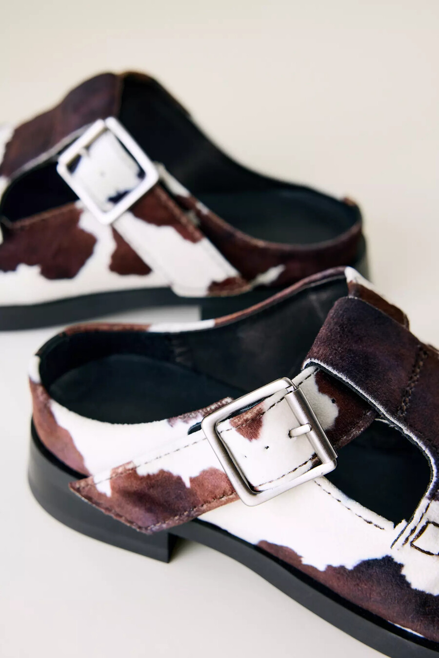 mules con hebilla de vaca miista gianna