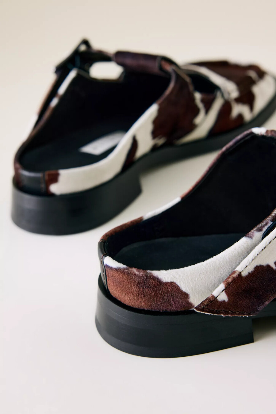 mules con hebilla de vaca miista gianna
