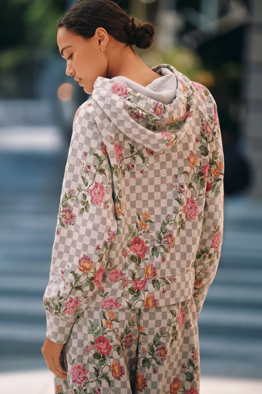 sudadera con capucha y estampado floral de cuadros para práctica diaria