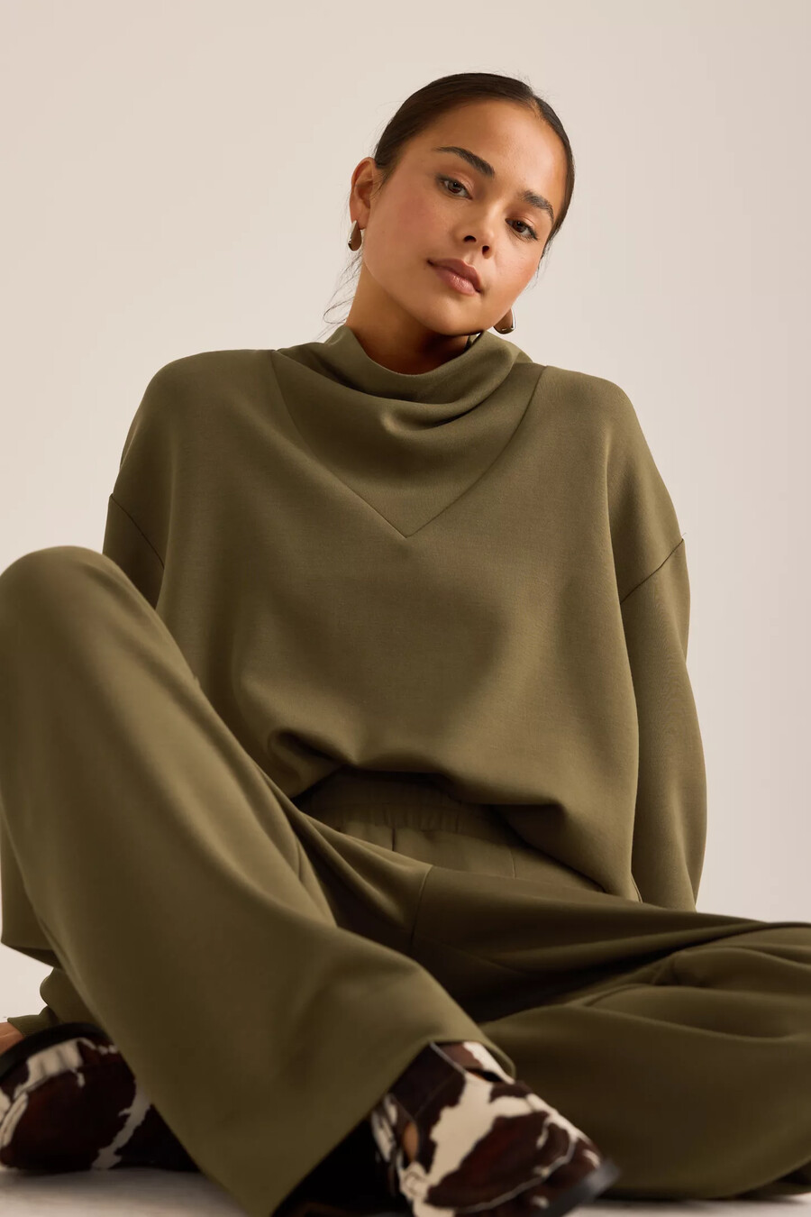 sudadera con cuello vuelto varley betsy