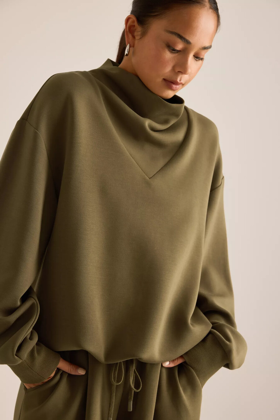 sudadera con cuello vuelto varley betsy