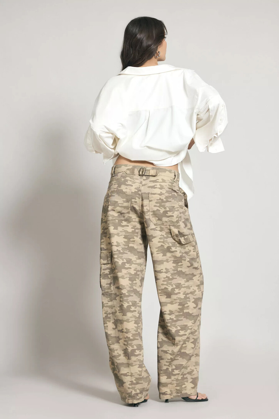 pantalones cargo tipo barril de anthropologie