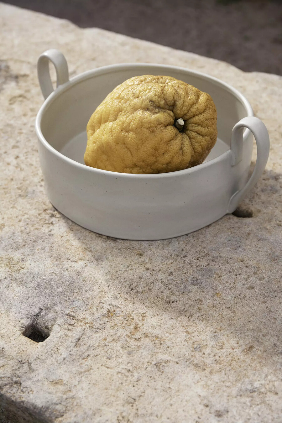 cuenco para servir de centro de mesa flow de ferm living