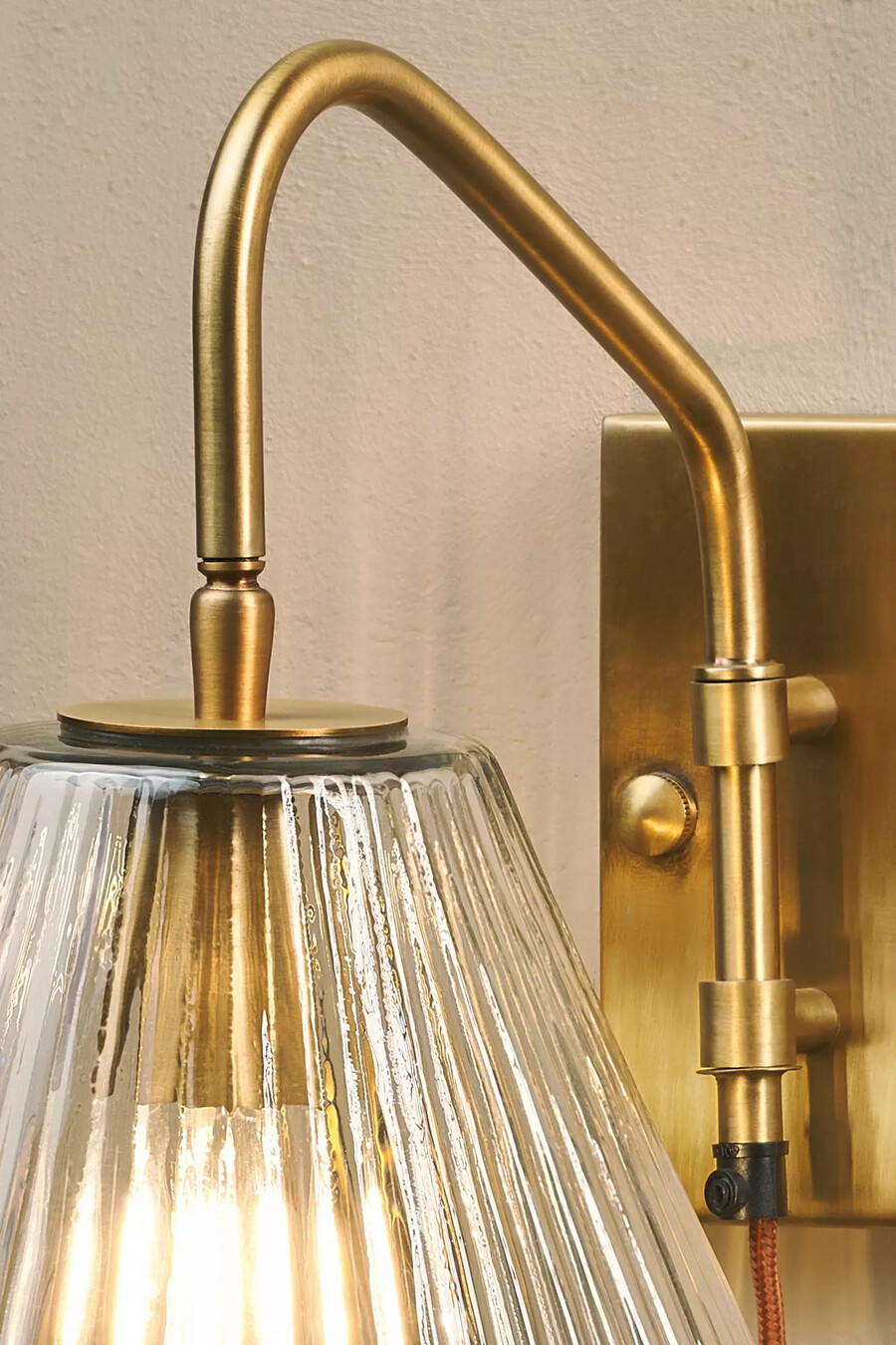 lámpara de pared de cristal nkuku akoli