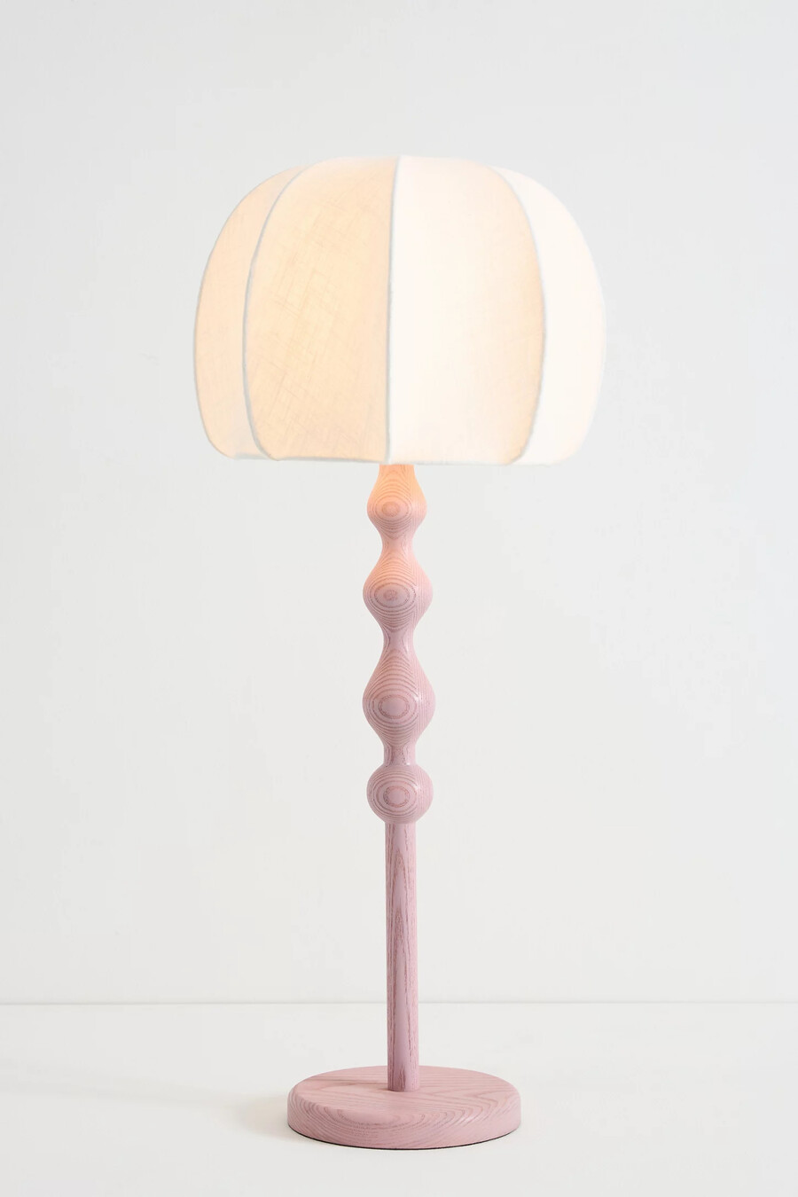 lámpara de mesa grande de madera lala reinventada