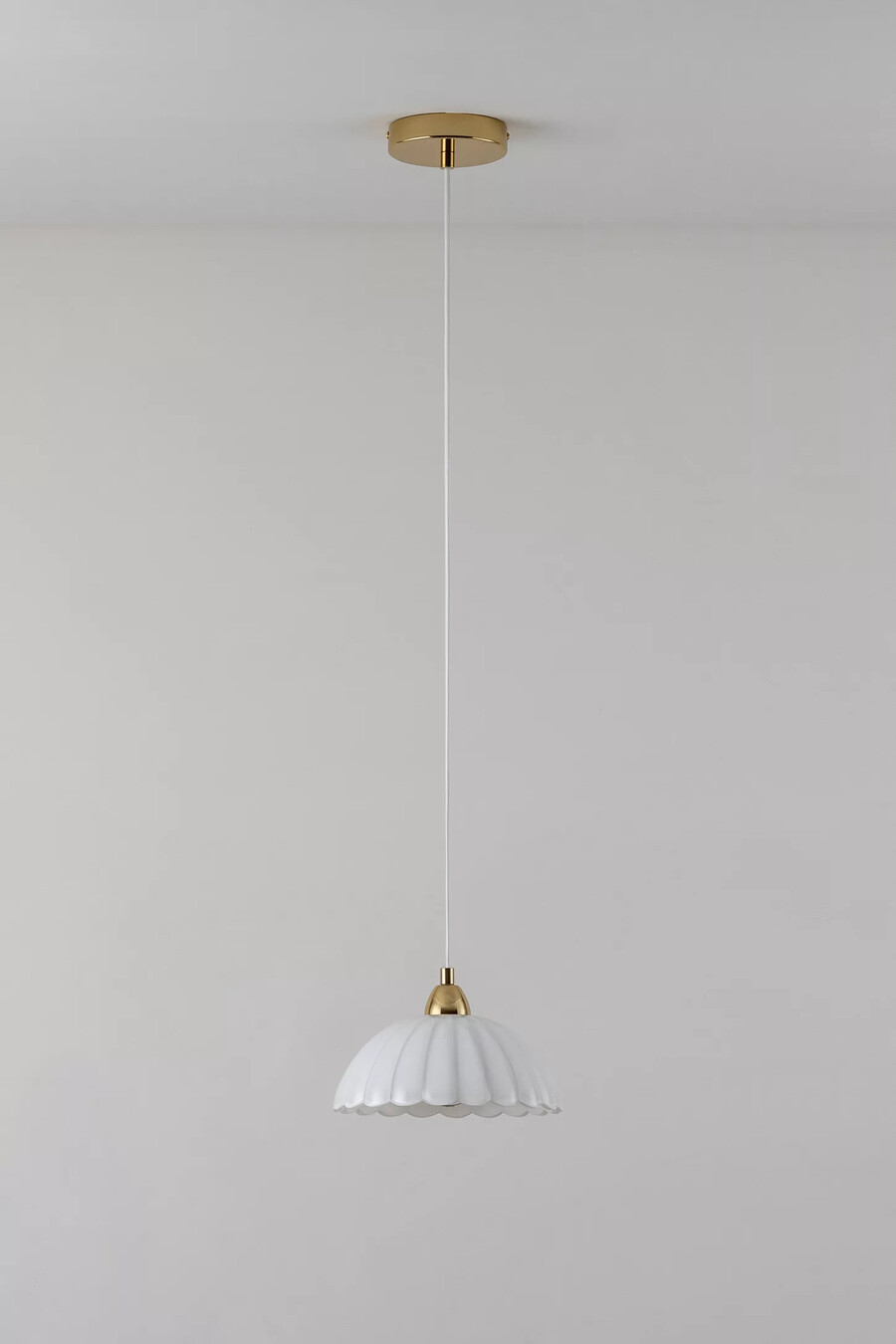 lámpara de techo colgante de cristal con forma de flor de houseof