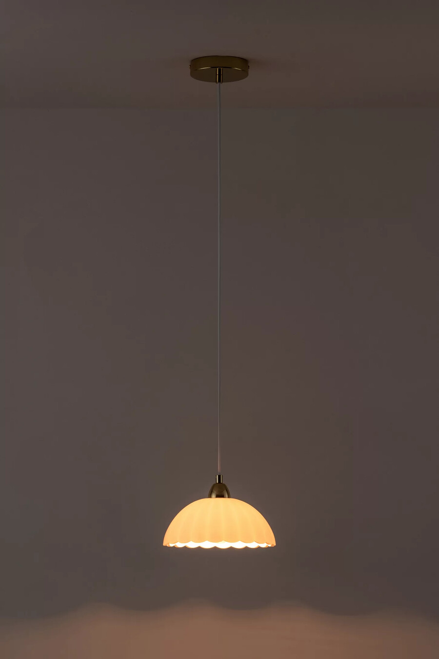 lámpara de techo colgante de cristal con forma de flor de houseof