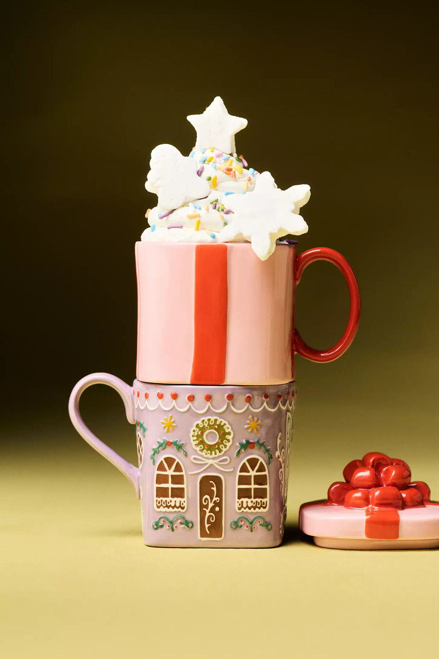 taza de cerámica con tapa present