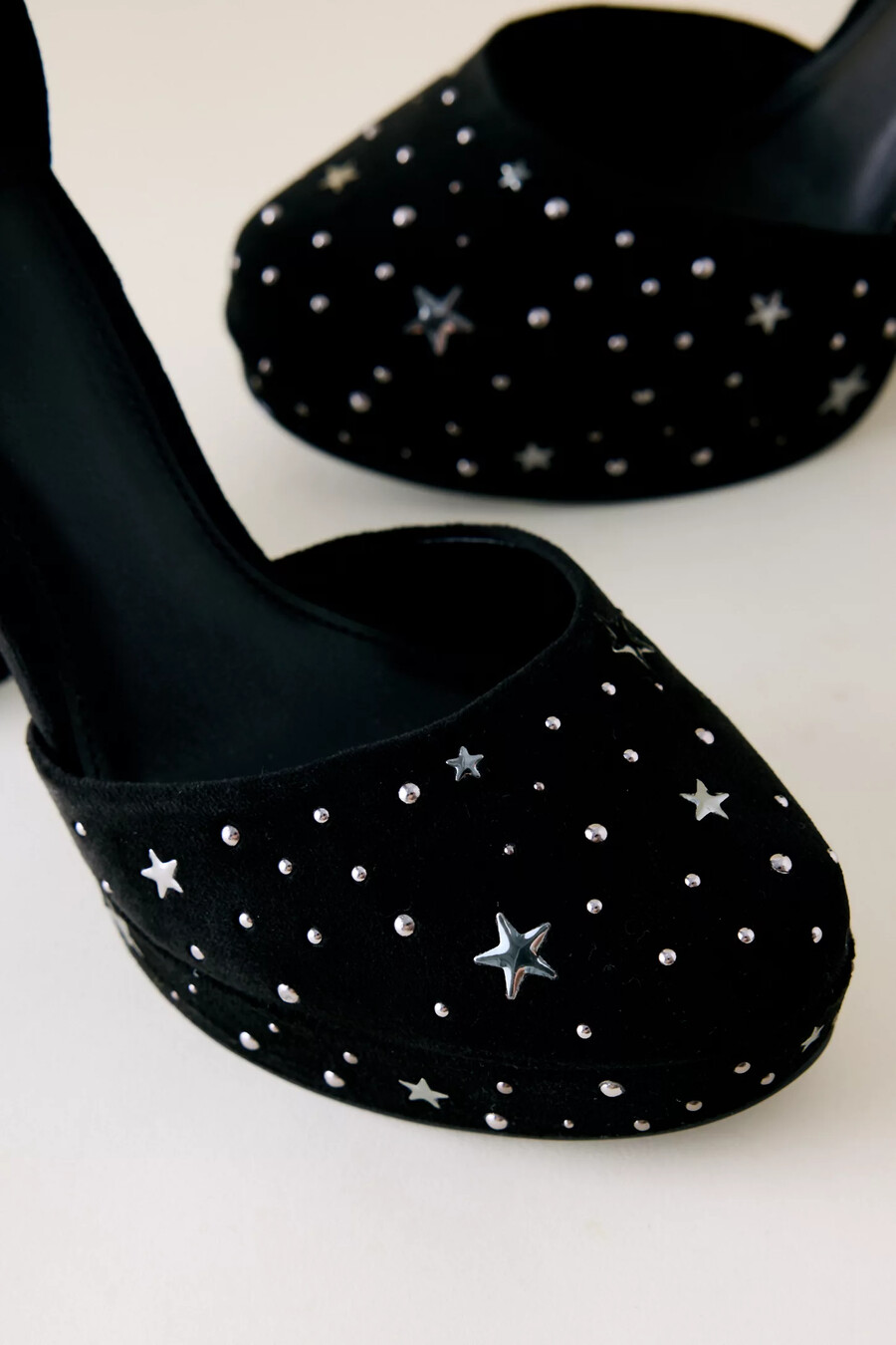 tacones de plataforma con estrellas de terciopelo de anthropologie