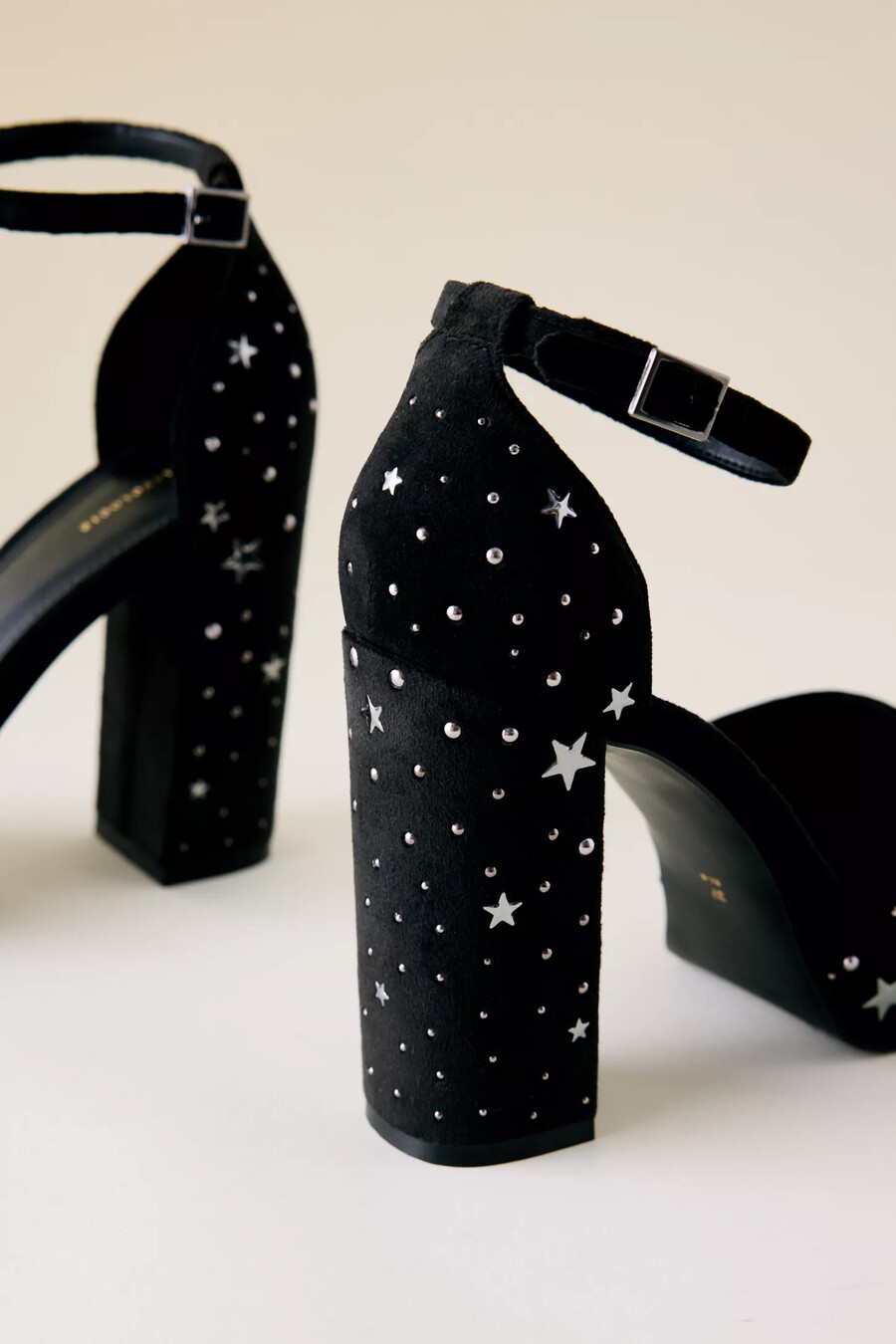 tacones de plataforma con estrellas de terciopelo de anthropologie