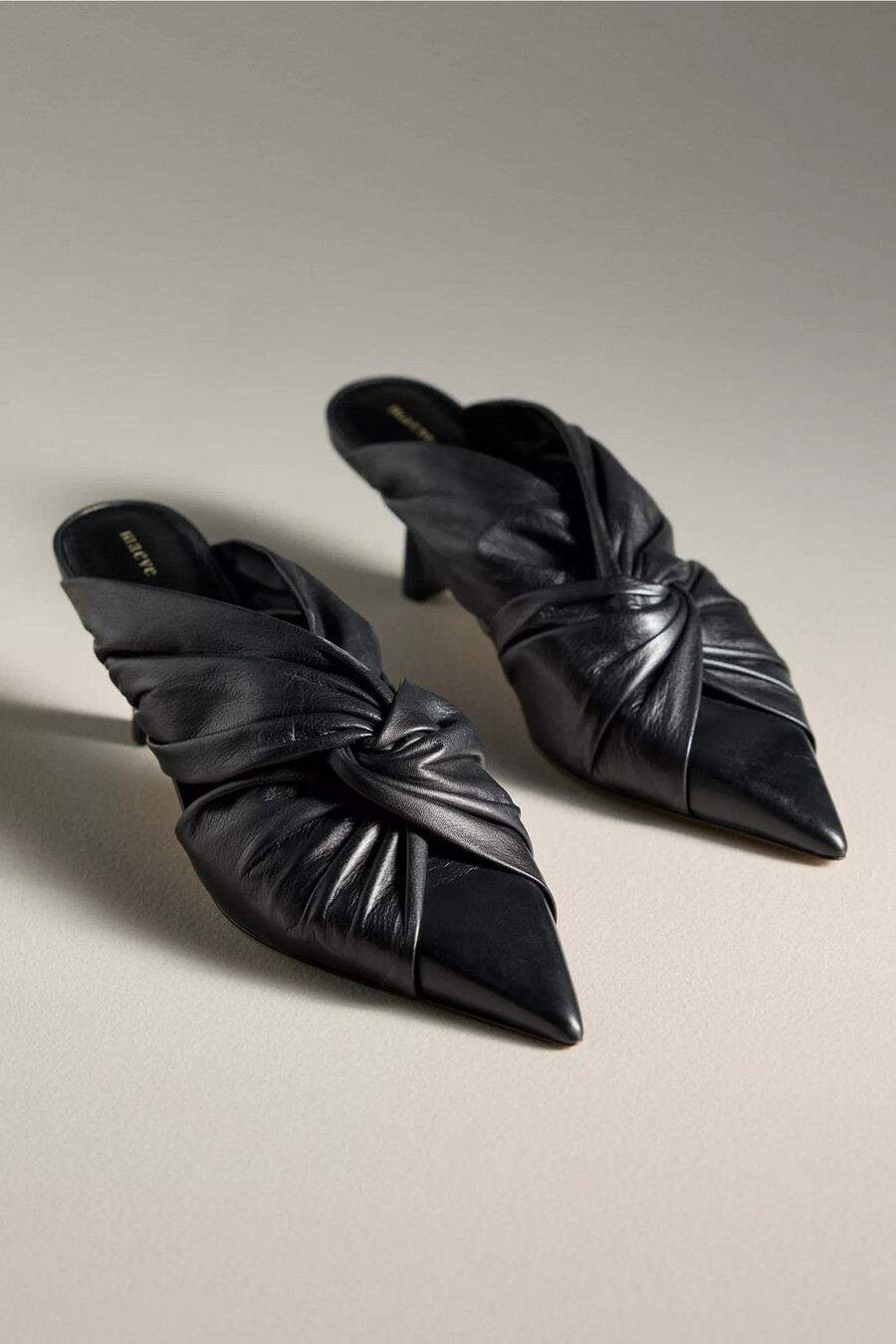 tacones de mula retorcidos maeve