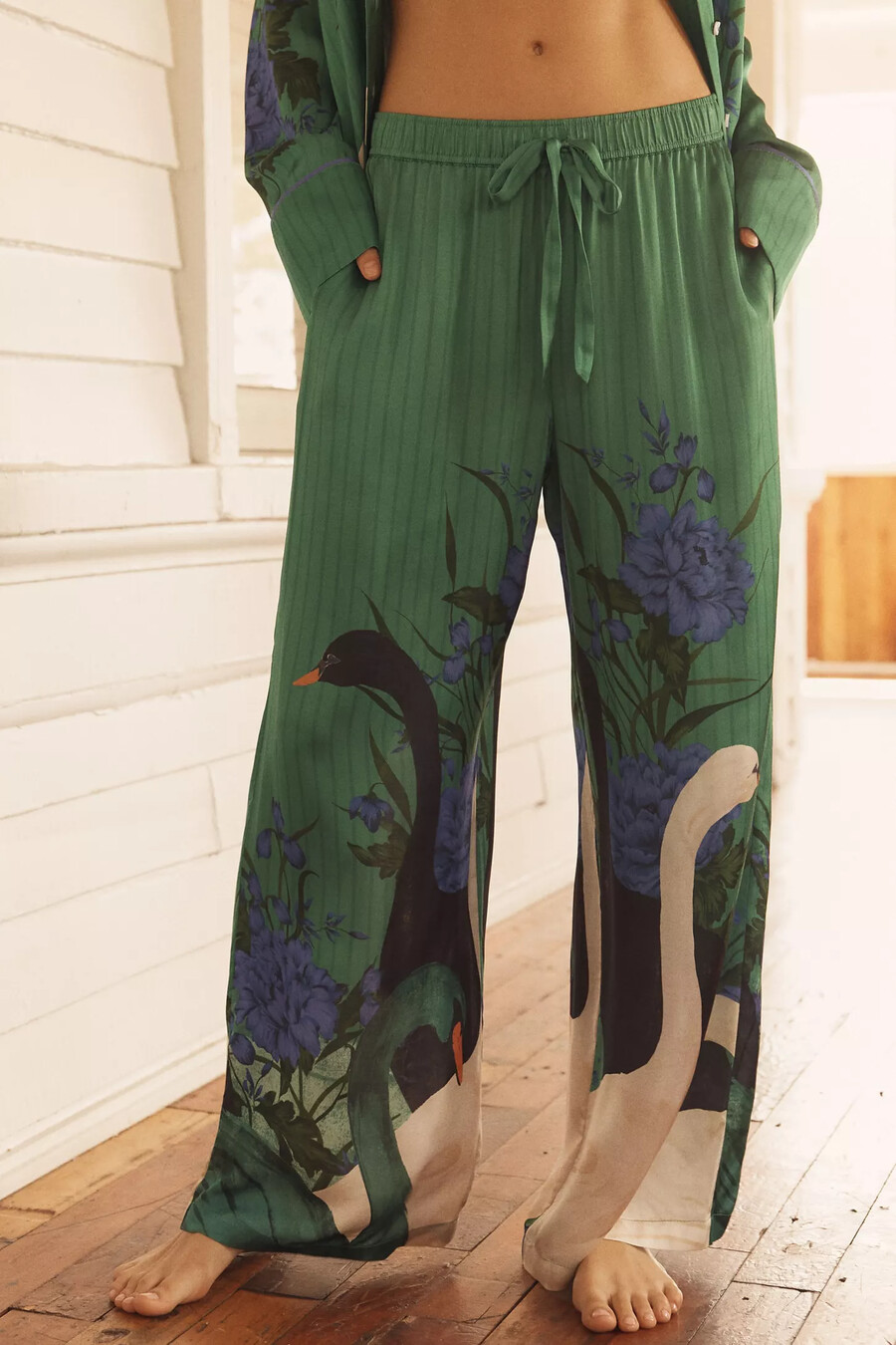 pantalones de pijama sedosos de anthropologie